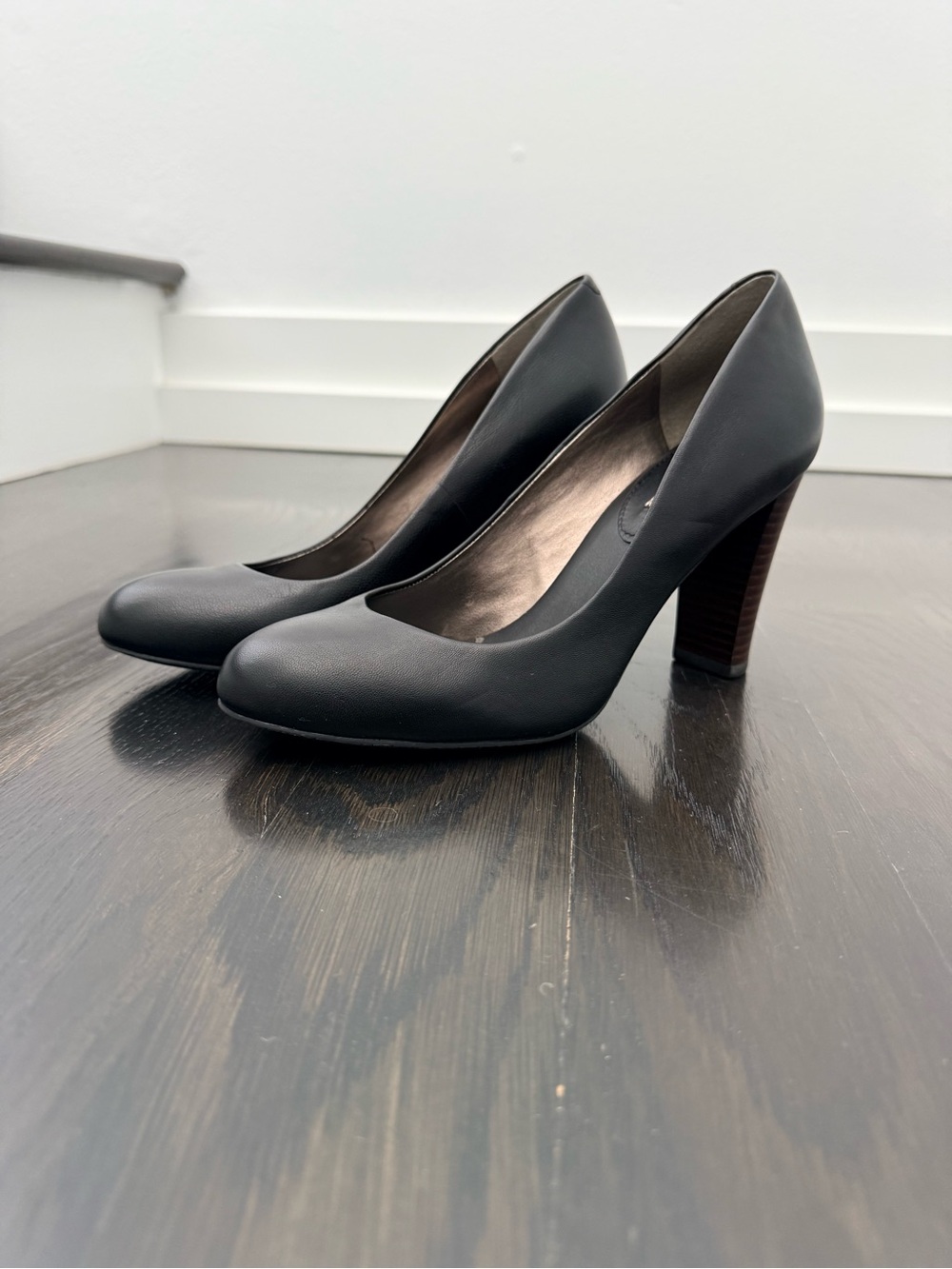 Banana Republic Black Round-Toe High Heel Pumps
